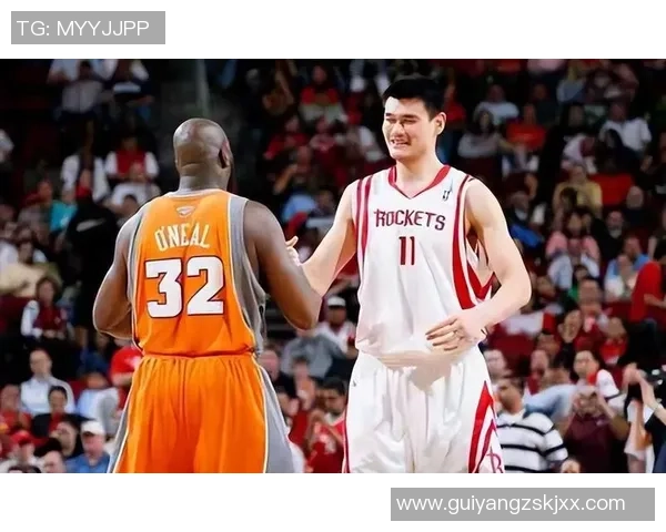 姚明精彩绝伦的进球瞬间引发全场欢呼震撼篮球界