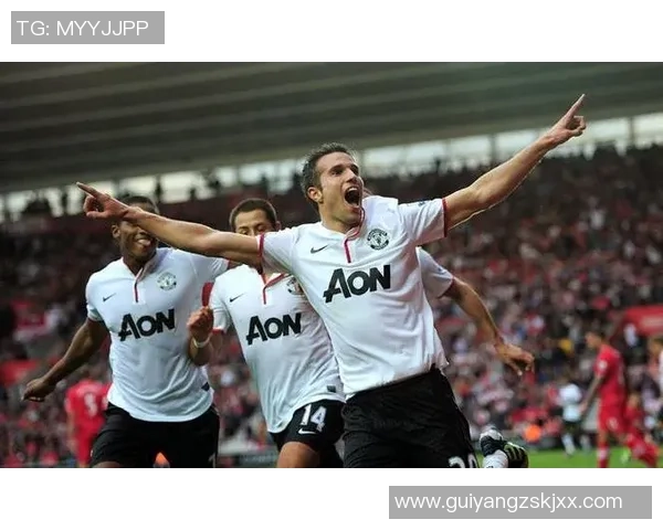 英超激战:多特蒙德狂胜曼联五球大捷帽子戏法引发转会热议 英超激战:多特蒙德狂胜曼联五球大捷帽子戏法引发转会热议