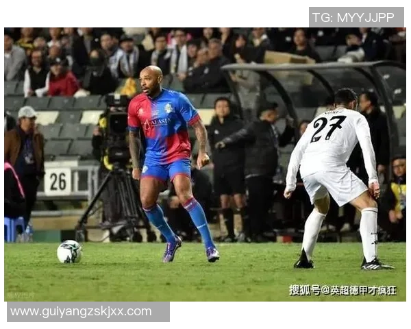 英超经典对决巴萨惊险战胜皇马红牌事件引发全场热议 英超经典对决巴萨惊险战胜皇马红牌事件引发全场热议